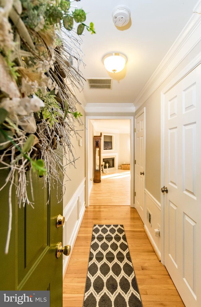 21833 Baldwin Square unit 302, Sterling, VA 20164 - photo 2