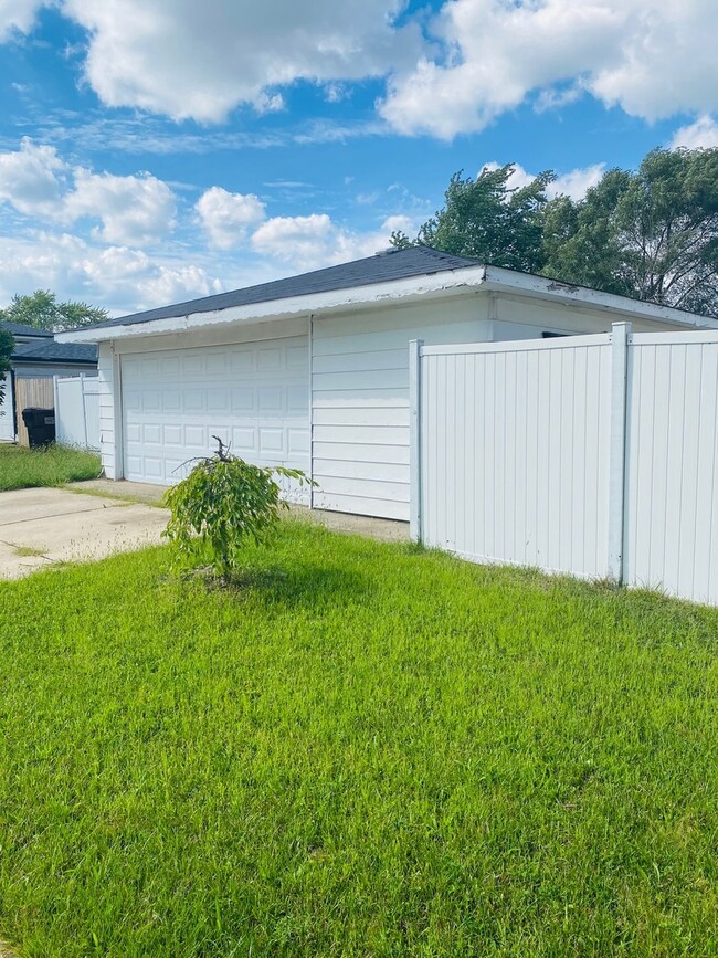 18106 Birch Ave, Country Club Hills, IL 60478 - photo 2