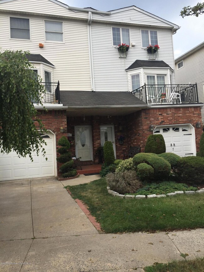 75 Dina Ct, Staten Island, NY 10306 - photo 2