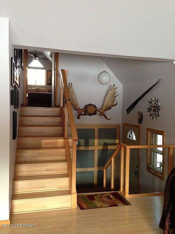 Photo 8 (gls pnl rails and closet)