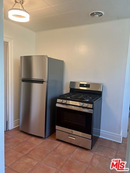 941 S Lucerne Blvd, Los Angeles, CA 90019 - photo 6