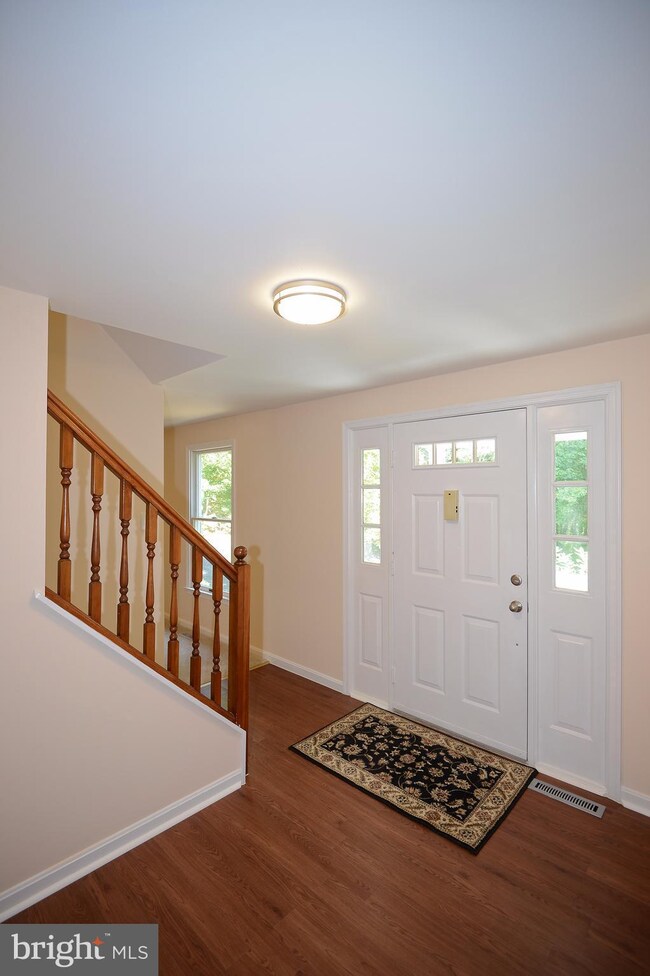 10393 Twisted Oak Ln, Marshall, VA 20115 - photo 6