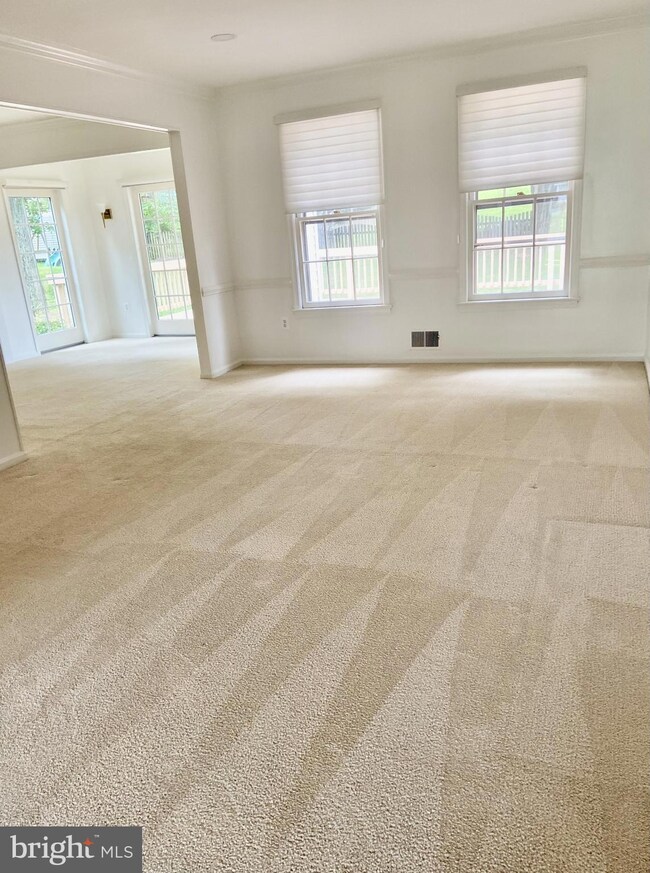 15129 Middlegate Rd, Silver Spring, MD 20905 - photo 3