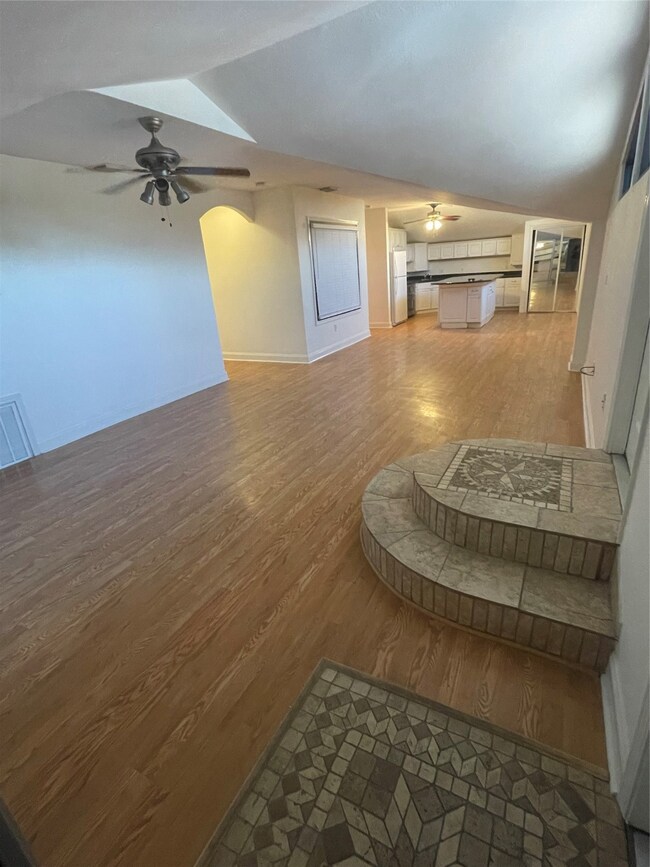 2110 Chenevert St unit 8, Houston, TX 77003 - photo 3
