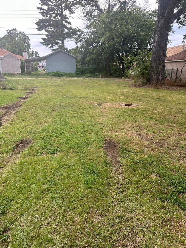 613 W Owings St, Denison, TX 75020 - photo 4