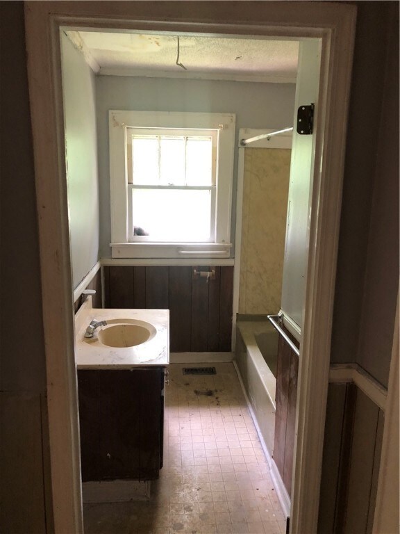 1409 W Whitner St, Anderson, SC 29624 - photo 4