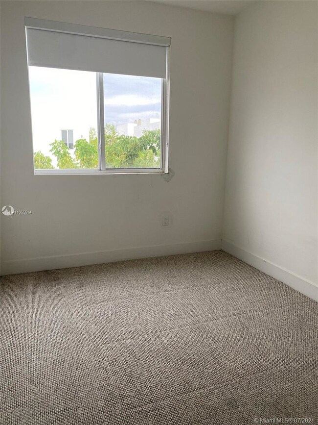 7231 NW 103rd Path, Doral, FL 33178 - photo 6