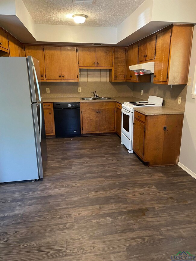 415 Glover Dr, Longview, TX 75601 - photo 3