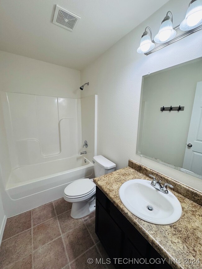 14885 S Hickory Place, Glenpool, OK 74033 - photo 6