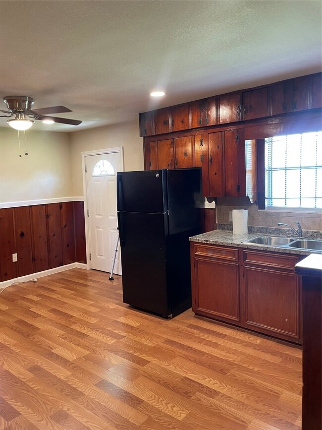 8505 Shady Dr, Houston, TX 77016 - photo 5