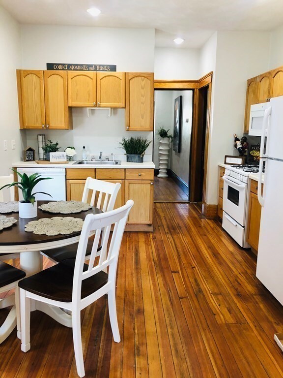 32 Radcliffe Rd unit 2/3, Somerville, MA 02145 - photo 6