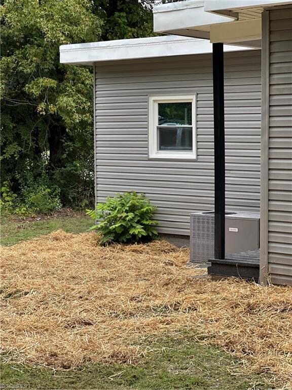 1506 Furlough Ave, High Point, NC 27260 - photo 5