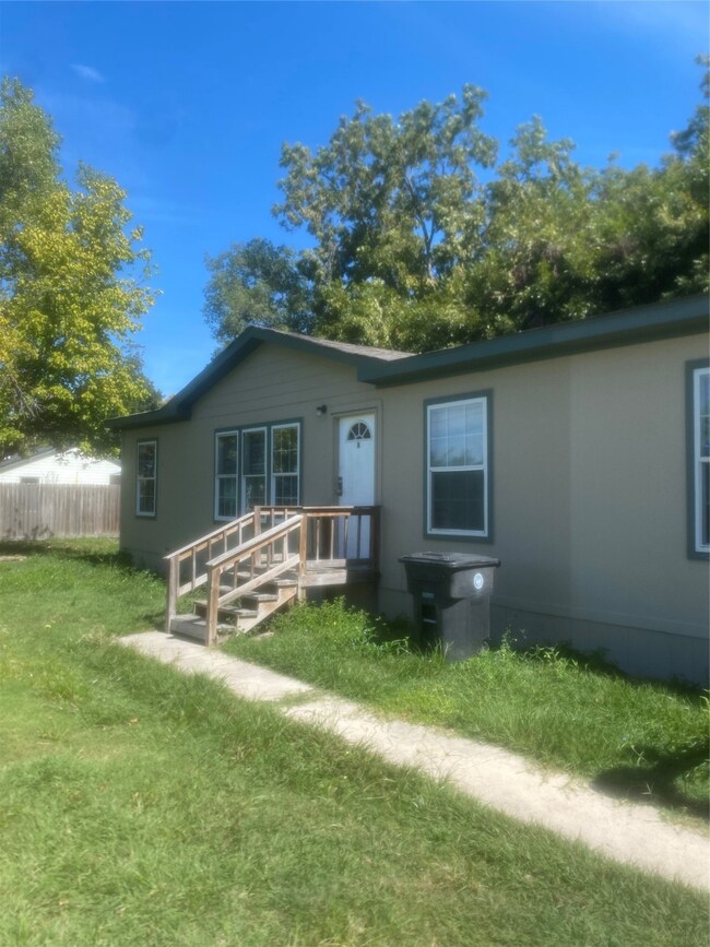 1074 South Ln unit B, Houston, TX 77088 - photo 2