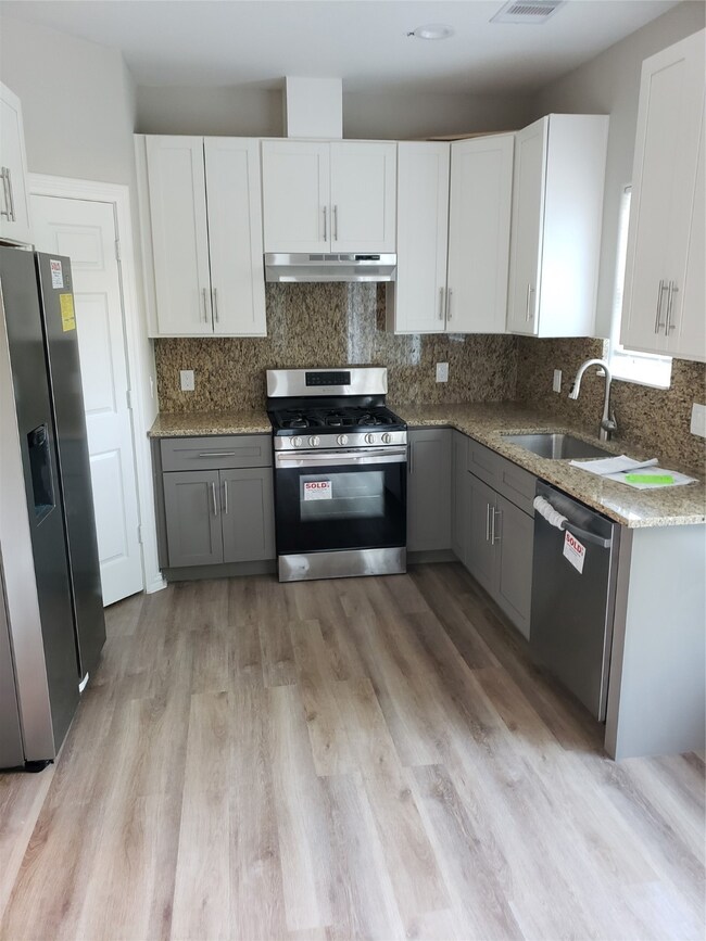 8407 Venus St, Houston, TX 77088 - photo 3