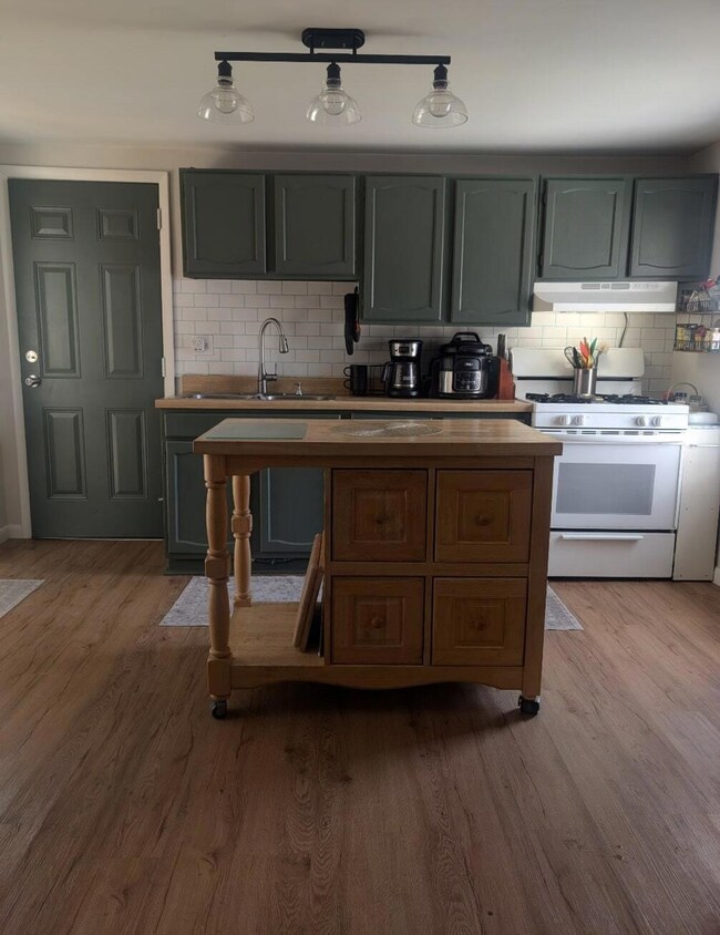 6) 60928-688a11ab11e43