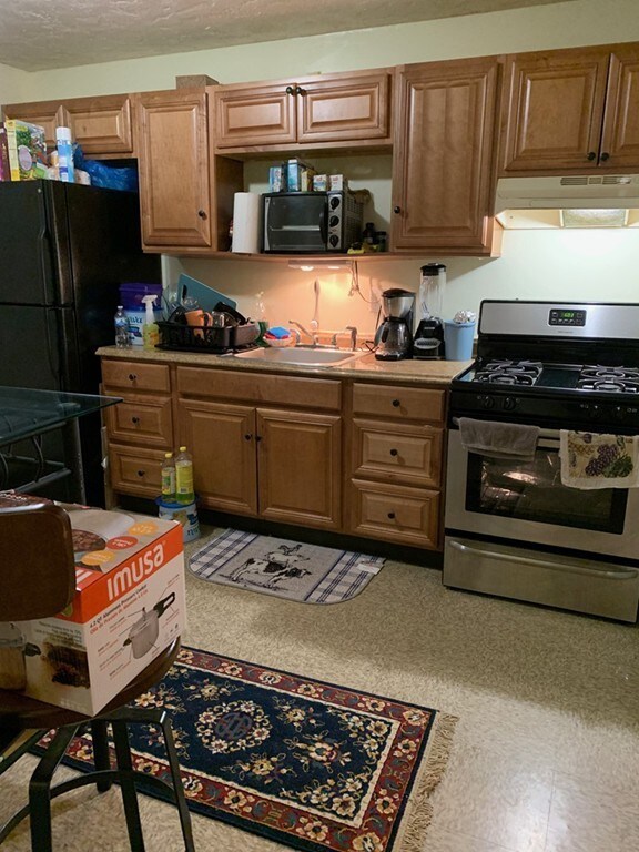 270 E Haverhill St unit 4, Lawrence, MA 01841 - photo 2