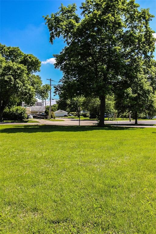 1721 D St SW, Cedar Rapids, IA 52404 - photo 4