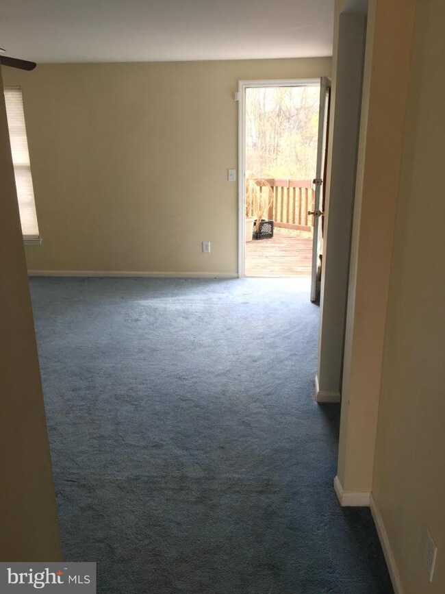 16998 Point Pleasant Ln, Dumfries, VA 22026 - photo 6