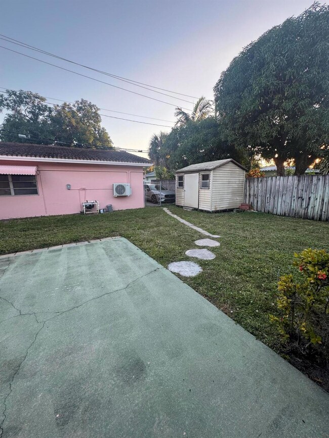 1600 Van Buren St, Hollywood, FL 33020 - photo 5