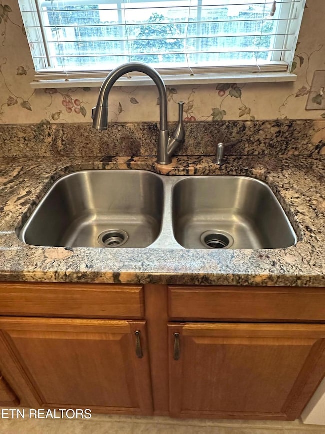 1745 Meadow Ridge Cir, Sevierville, TN 37862 - photo 7