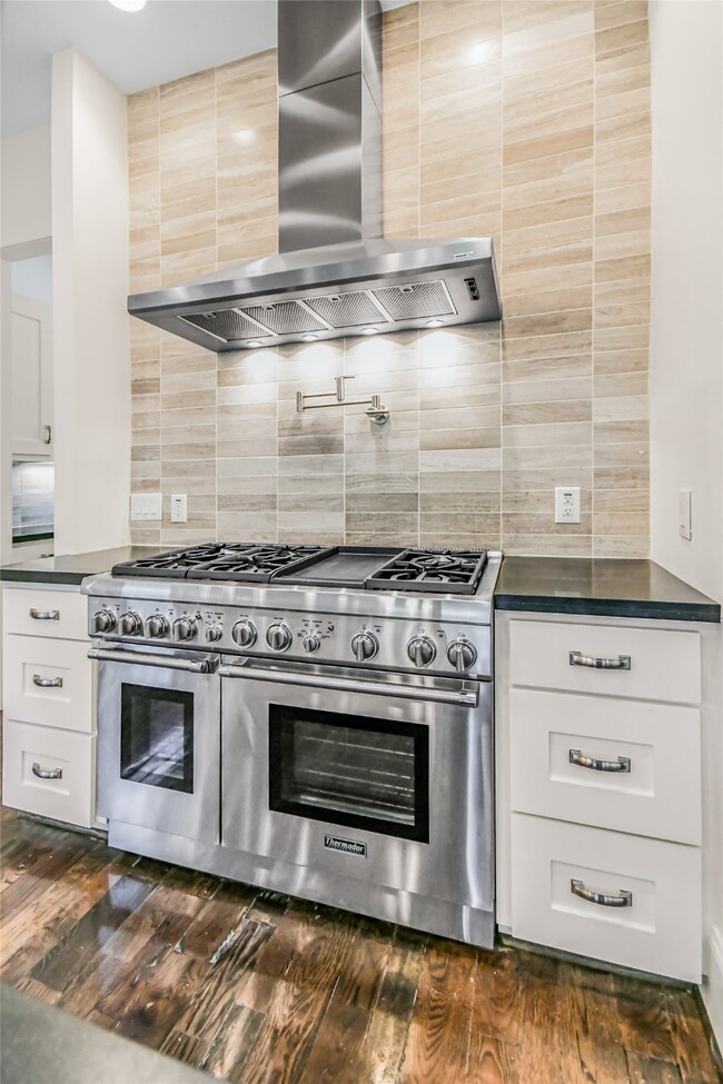 2102 Cheshire Ln, Houston, TX 77018 - photo 4