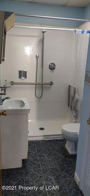 1st Floor Bathroom