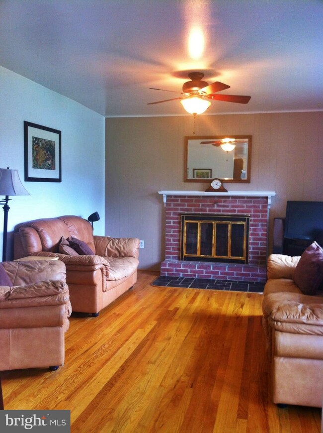 10907 Rosewood Dr, Hagerstown, MD 21740 - photo 3