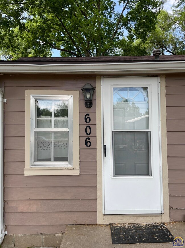 606 Main St, Maple Hill, KS 66507 - photo 2