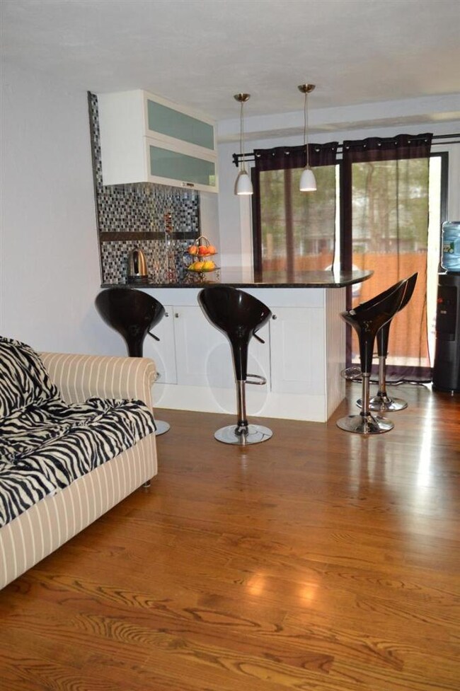 329 W Main St unit 11, Hyannis, MA 02601 - photo 3