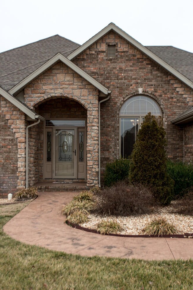 716 N Hawthorn-03