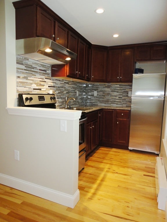 218 Court St unit 1st Floor, Plymouth, MA 02360 - photo 3