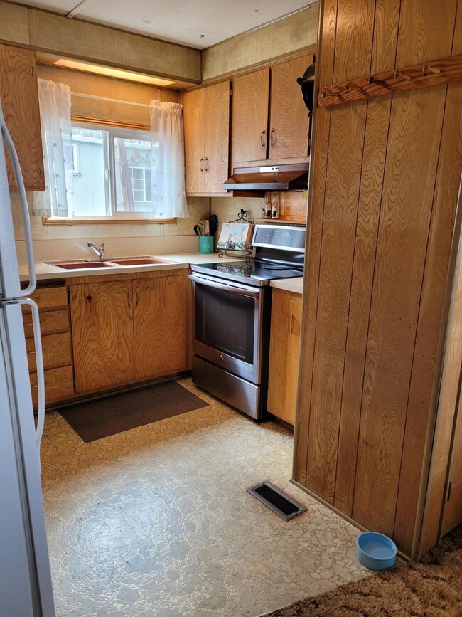 63930 N Highway 97 unit 17, Bend, OR 97701 - photo 7