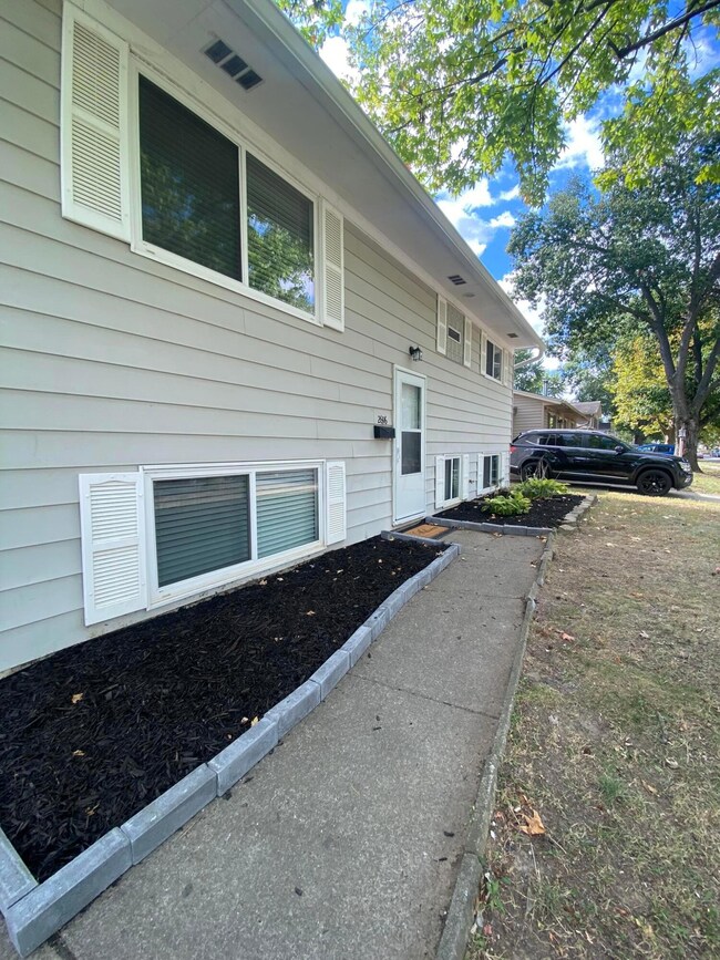 2696 Glenbriar St, Columbus, OH 43232 - photo 4