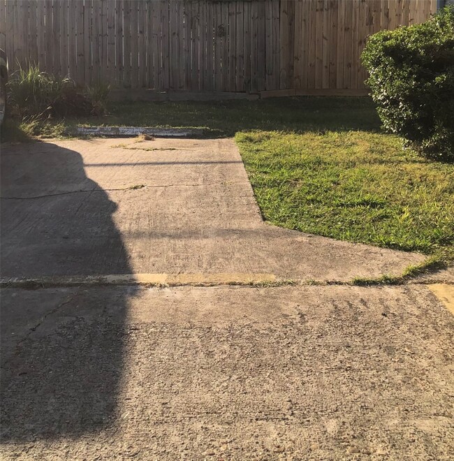 6310 S Briar Bayou Dr unit 6310, Houston, TX 77072 - photo 3