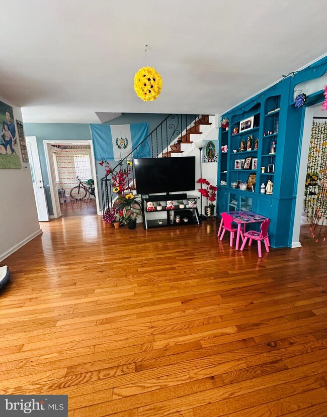 1305 Glenview St, Philadelphia, PA 19111 - photo 6