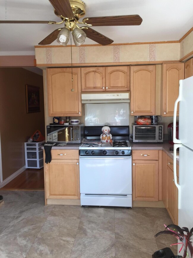 81 Waldron Ave, Staten Island, NY 10301 - photo 7