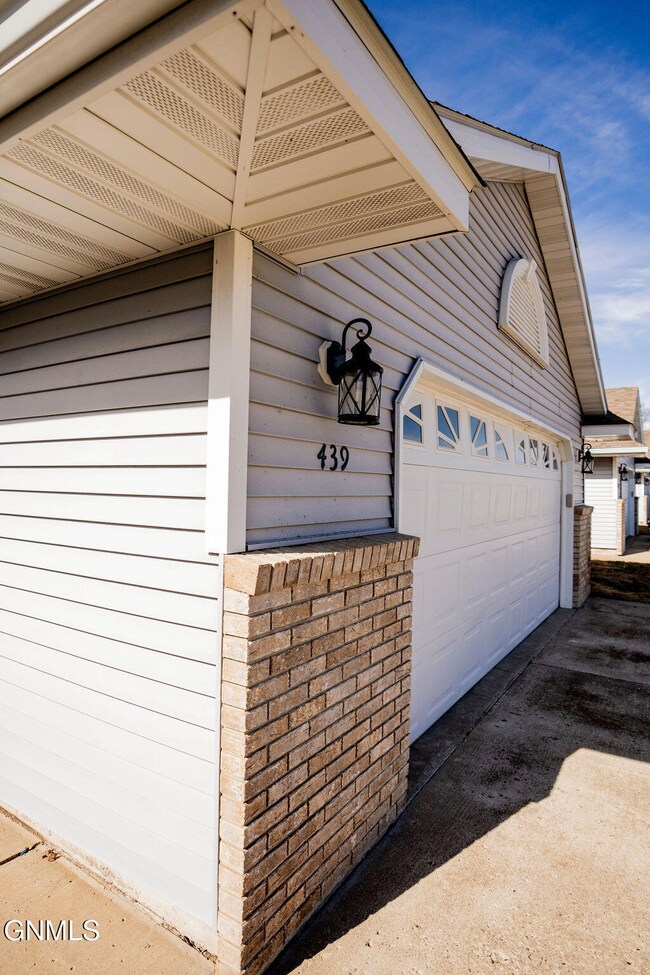 439 3rd St SW, Jamestown, ND 58401 - photo 3