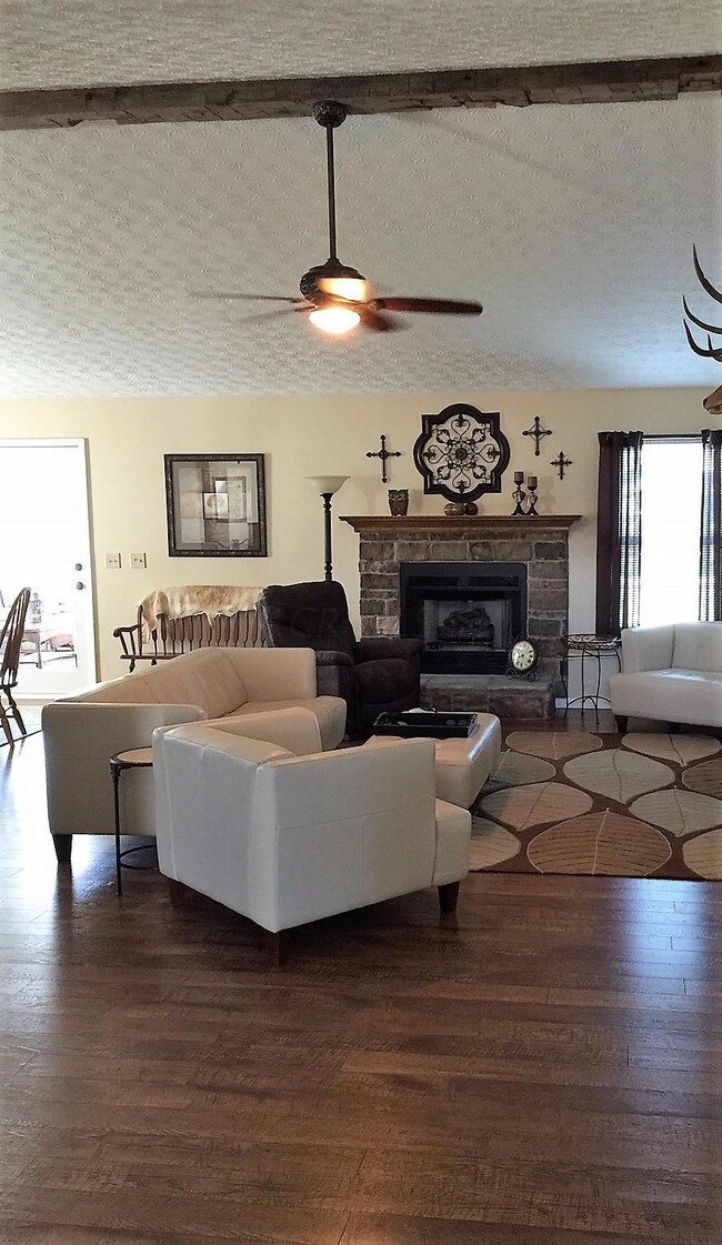 300 Nutmeg Ct, Circleville, OH 43113 - photo 3