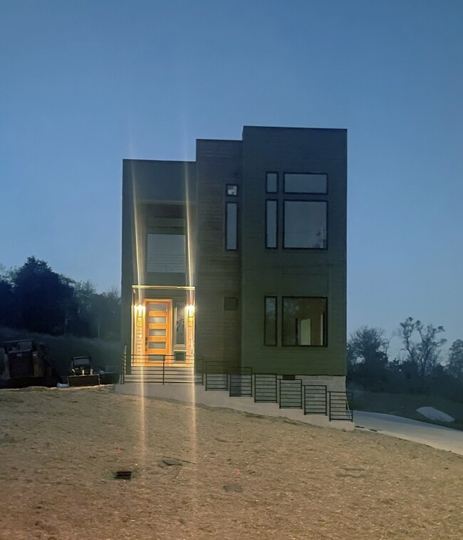 708 W 4th St, Columbia, TN 38401 - photo 2