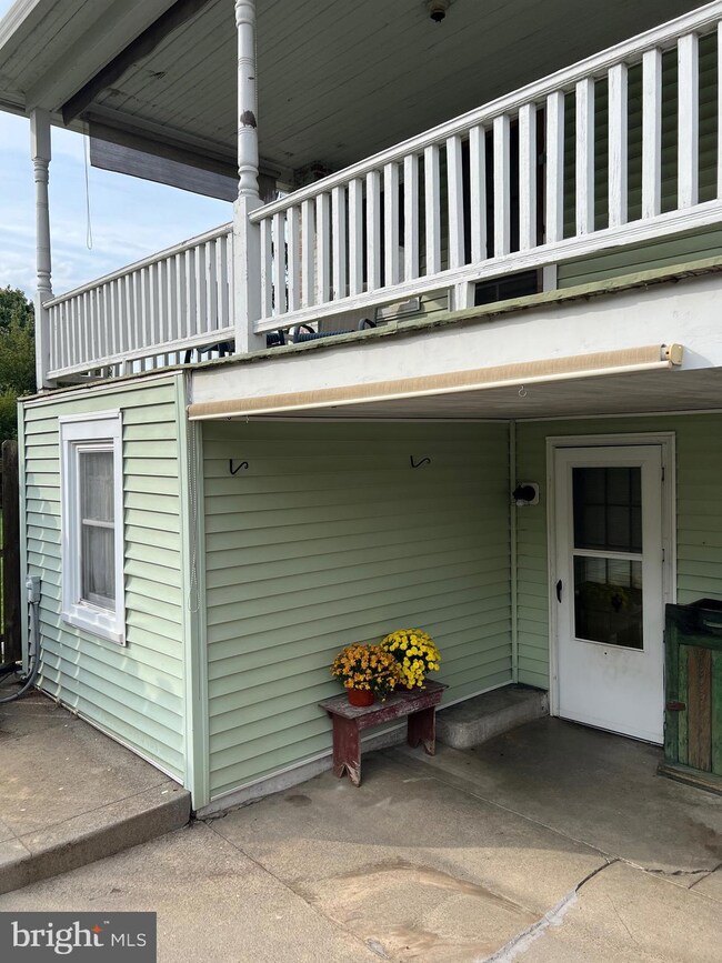 10 Lumber St, Mount Joy, PA 17552 - photo 2