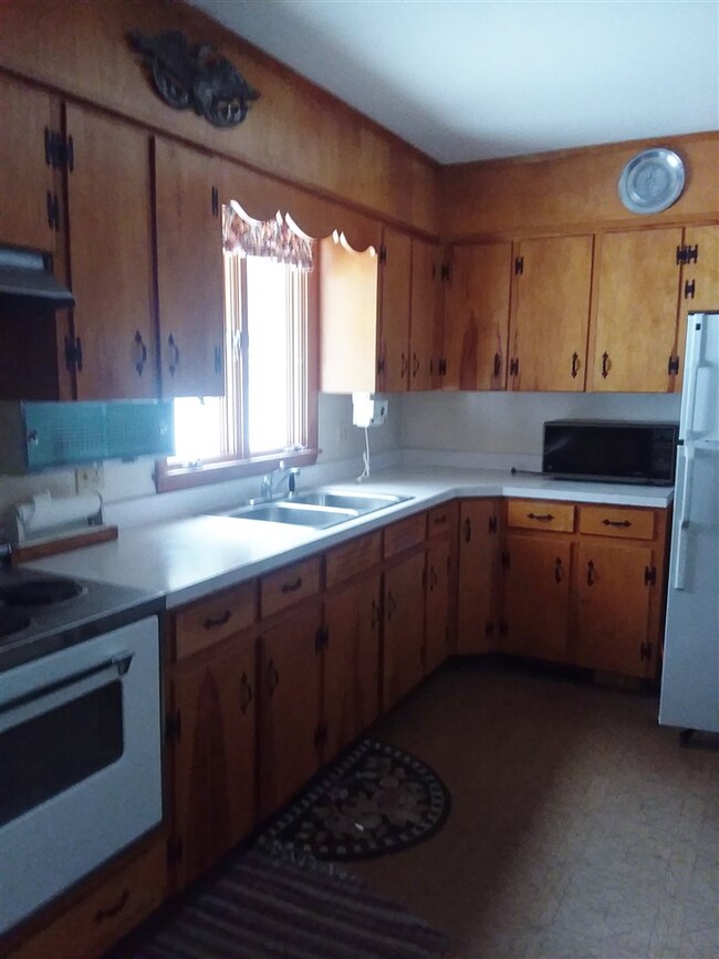 73 Pine St, Charlestown, NH 03603 - photo 3