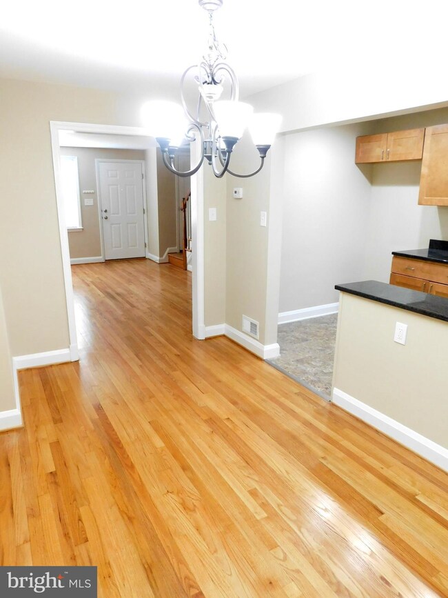 586 Lucia Ave, Baltimore, MD 21229 - photo 5