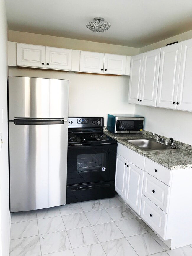 Granville Beach Condominiums unit 807, Chicago, IL 60660 - photo 6