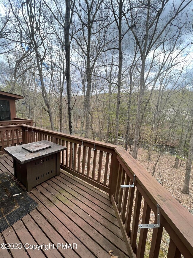 123 Meadow View Ct, Bushkill, PA 18324 - photo 4