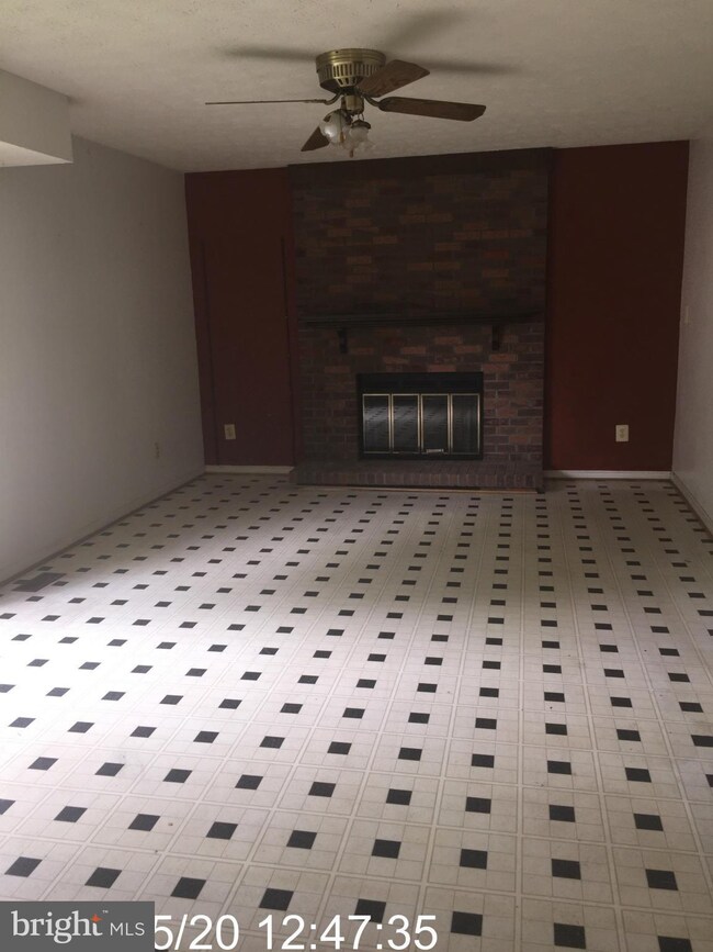 7504 Brindle Ct, Hyattsville, MD 20785 - photo 4