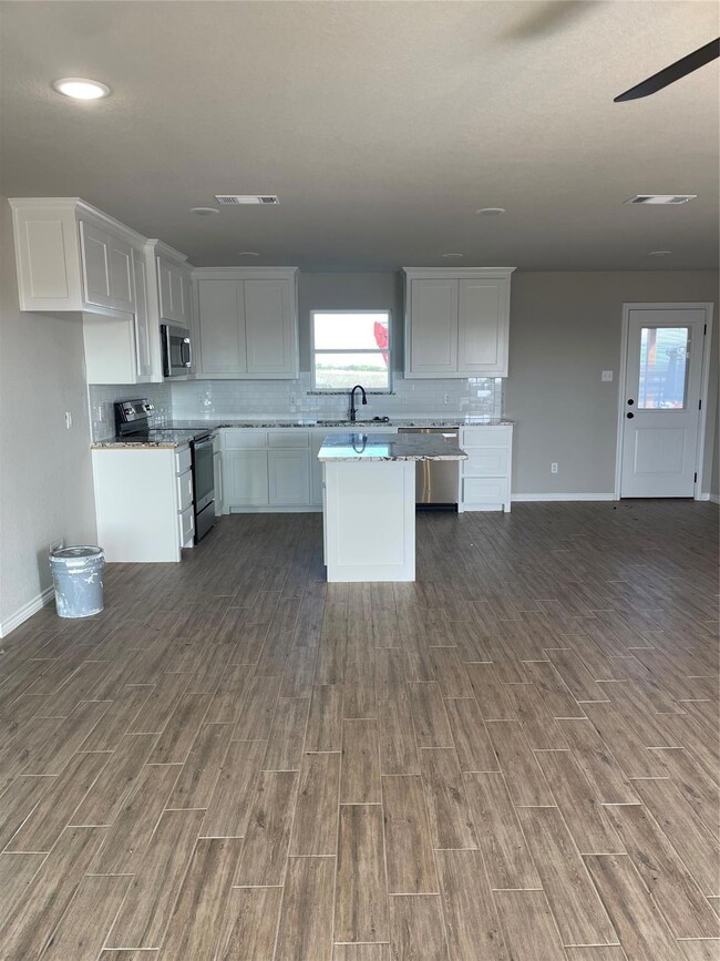 1048 Neal Rd, Azle, TX 76020 - photo 5