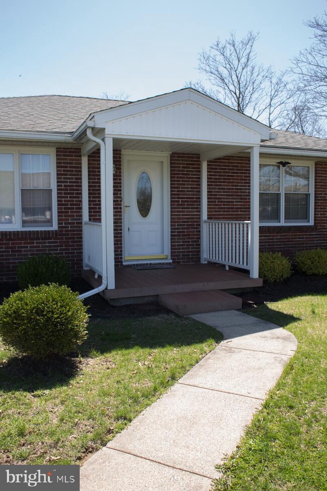 684 Hamilton Ave, Chambersburg, PA 17202 - photo 3