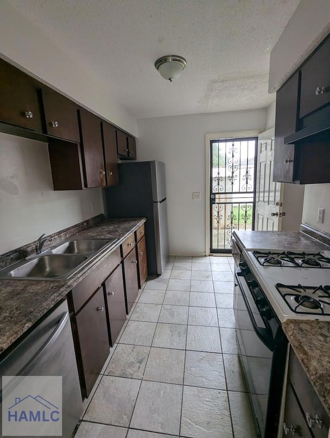 817 Lesa St, Hinesville, GA 31313 - photo 2