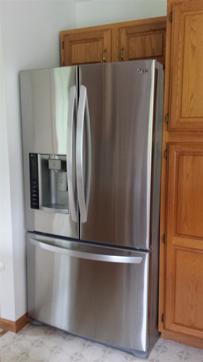 13 Riverview Cir, Litchfield, NH 03052 - photo 2