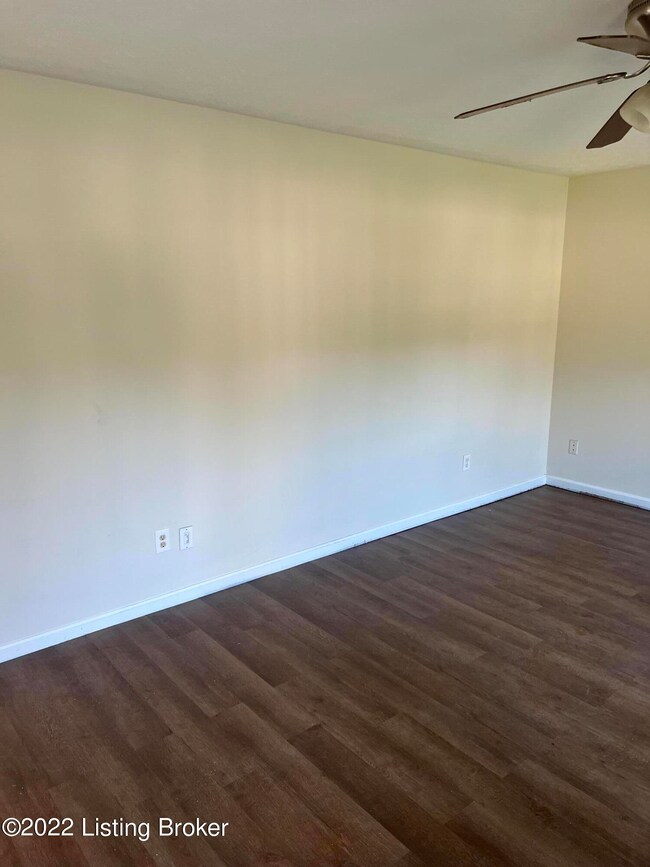 8411 Cloverport Dr, Louisville, KY 40228 - photo 2